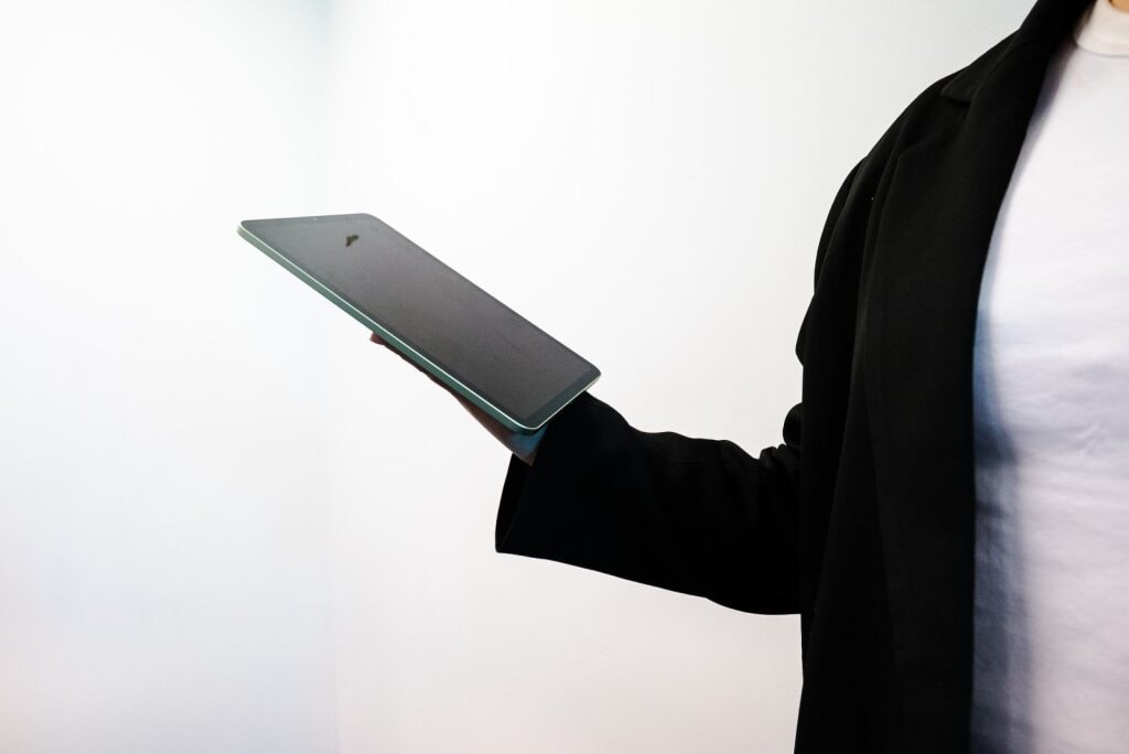 Person holding out a laptop